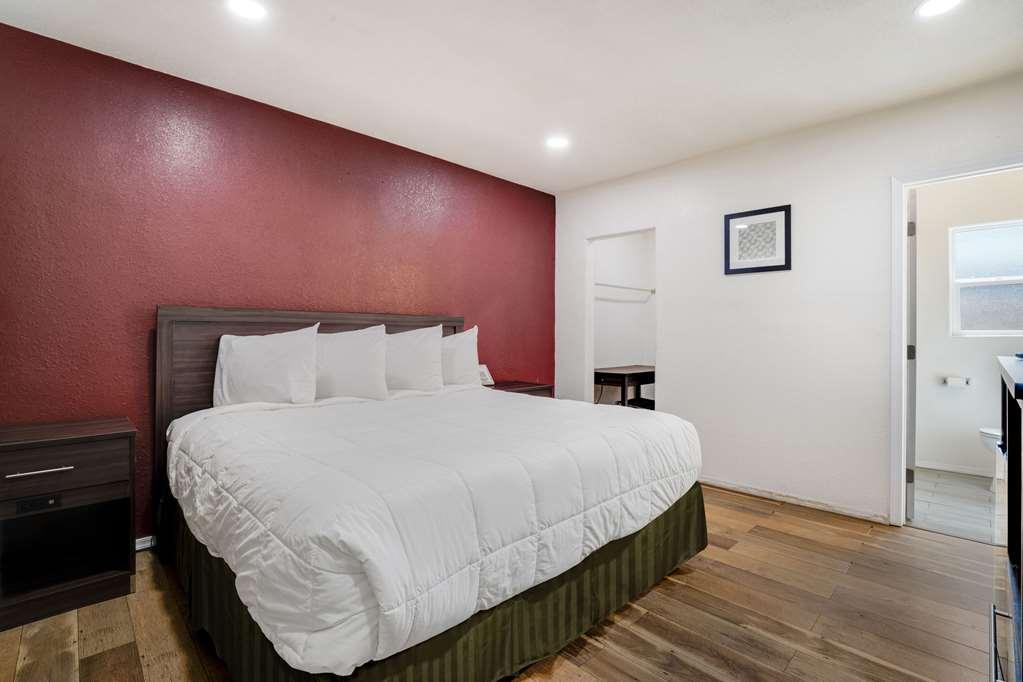 Econo Lodge *