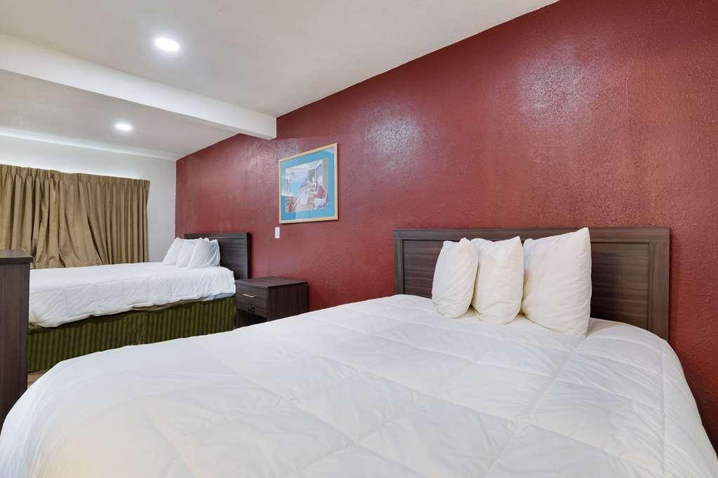 Econo Lodge *